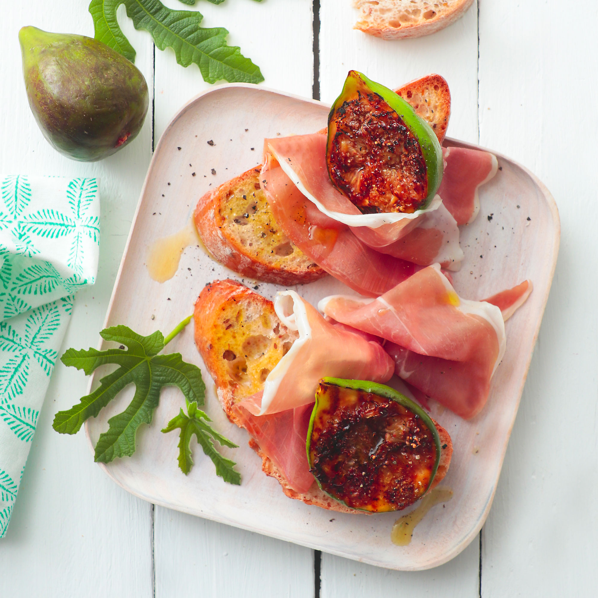 Bruschetta with grilled figs and Parma Ham Consorzio del Prosciutto