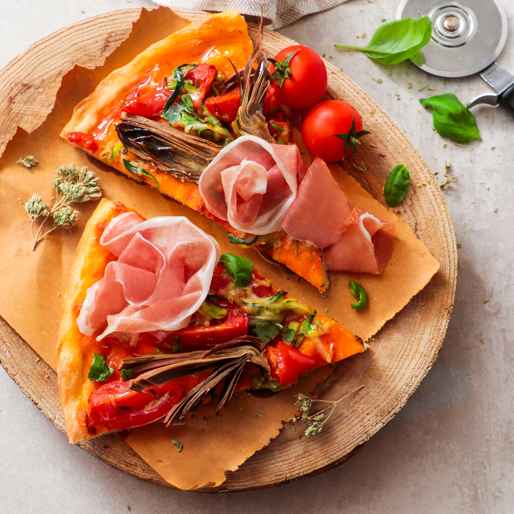 Pizza with raw vegetables and Prosciutto di Parma | Consorzio del Prosciutto di Parma
