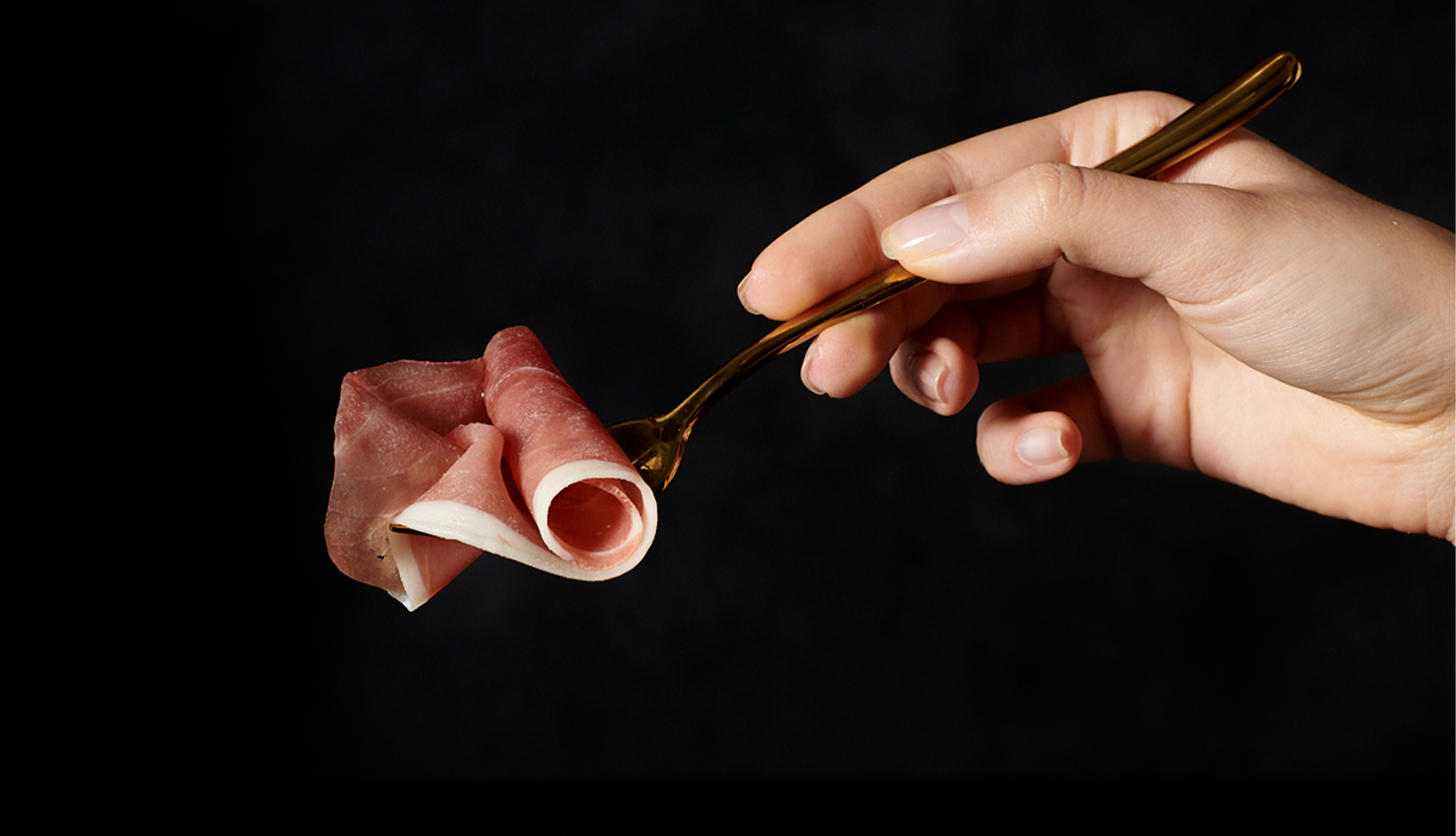 “60 Anni di Dolcezza – La Pasticceria con Prosciutto di Parma”, la sfida tra pasticcerie condotta da Lorella Cuccarini
